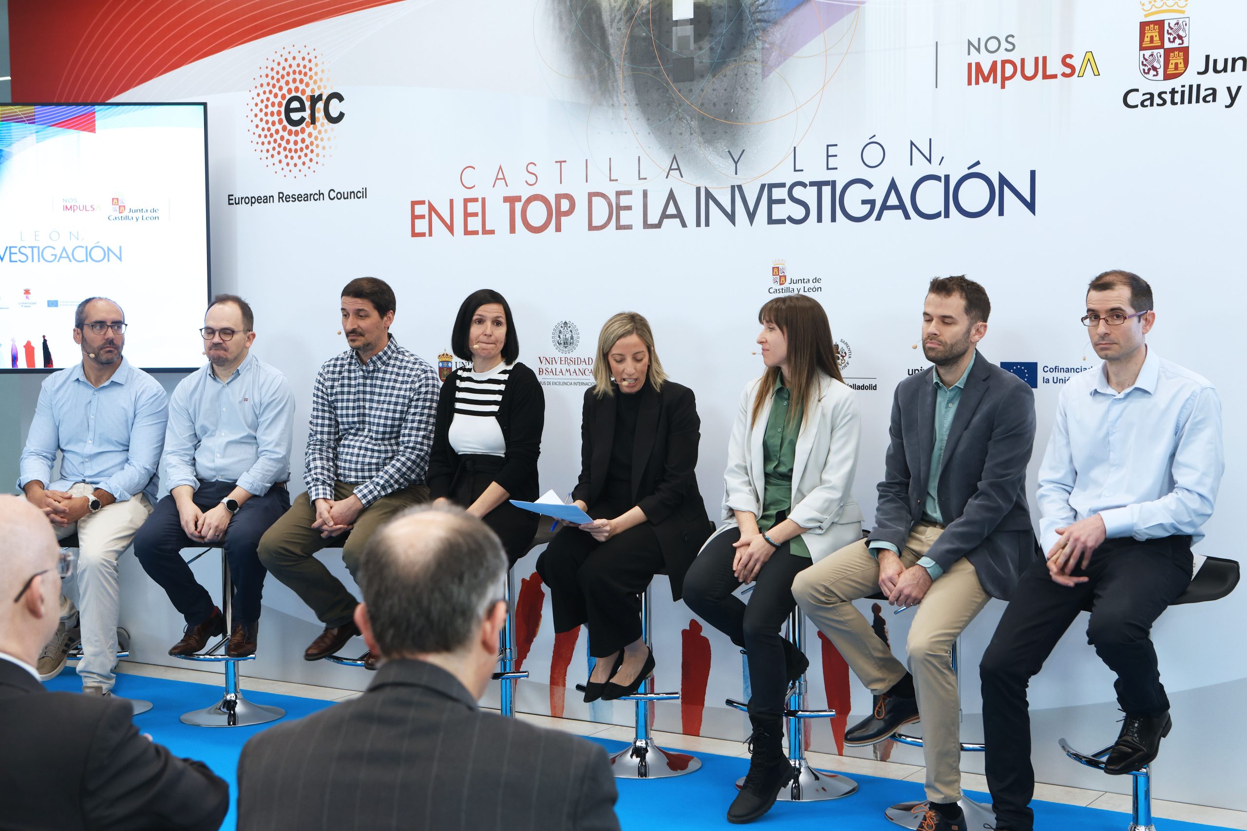 erc Investigadores ERC participantes en el acto, junto con la la Directora de Universidades e Investigación, Blanca Ares González, que modera el diálogo