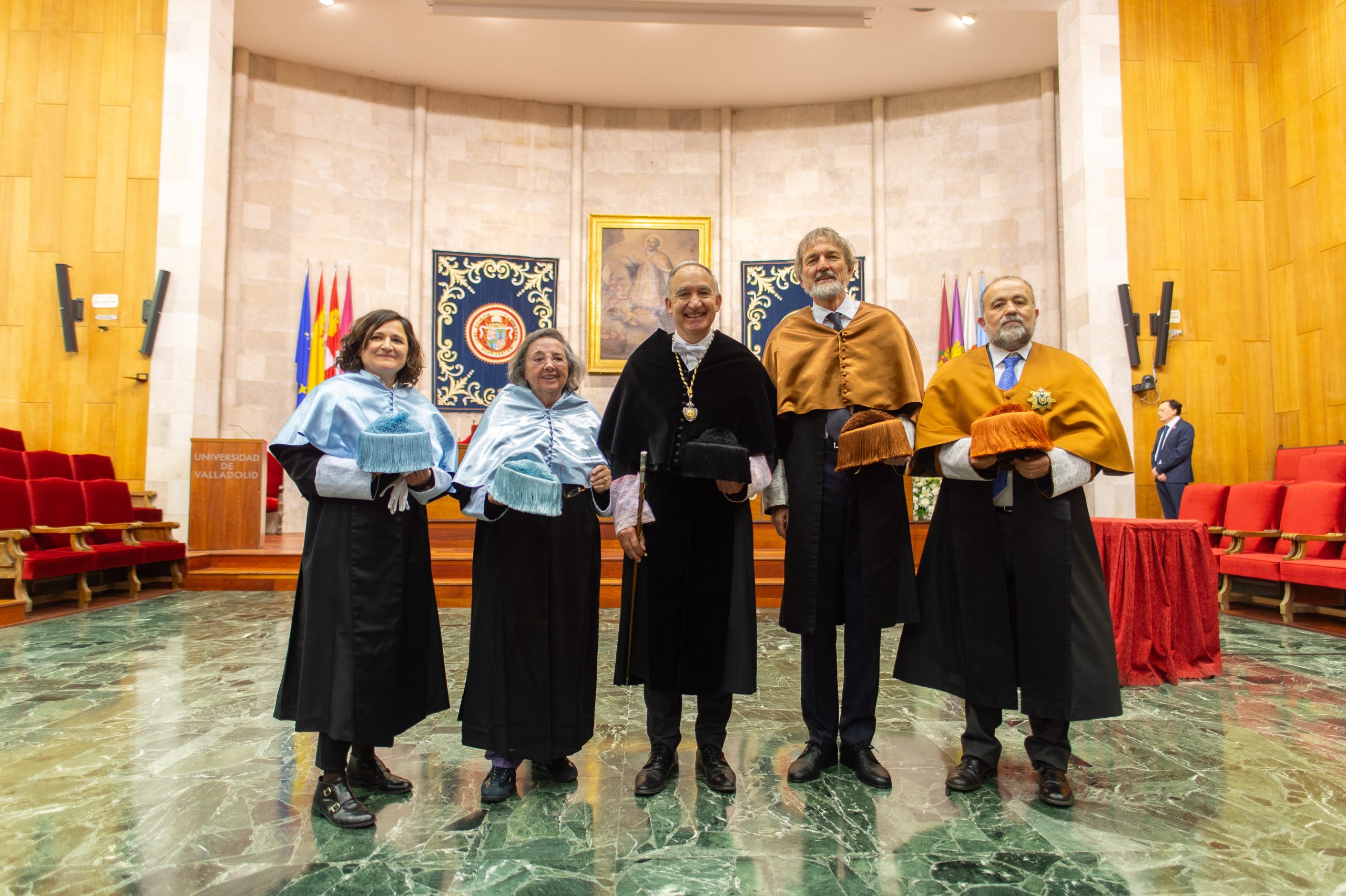 La UVa inviste Doctor Honoris Causa a Hans Pretzsch El rector, junto a Hans Pretzsch, Carmen Sarmiento, Felipe Bravo y Dunia Etura