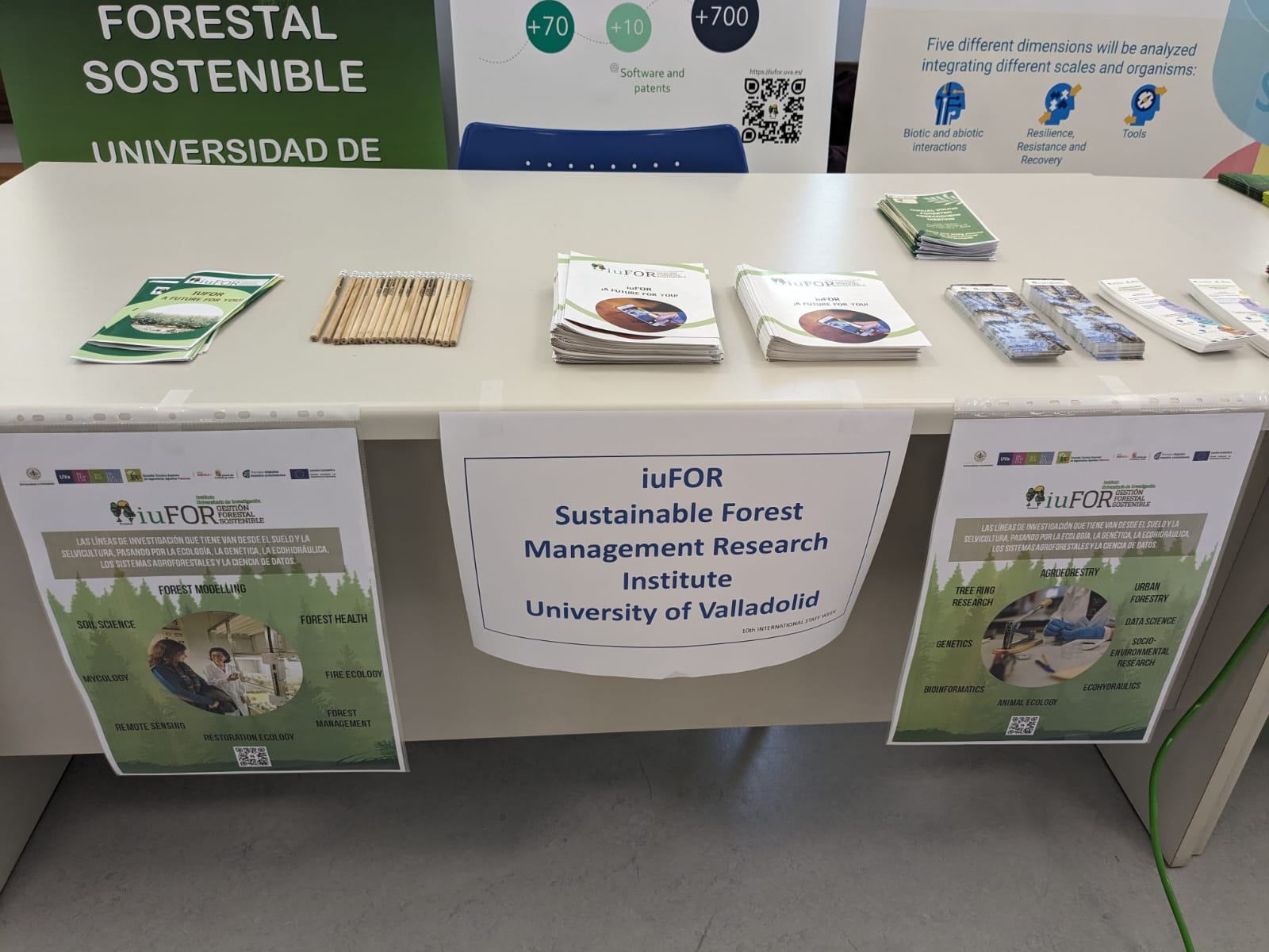 Detalle del Stand del iuFOR y la ETSIIAA en la feria.